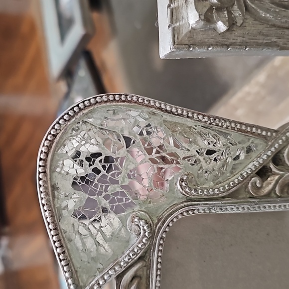 4.5 x 7 picture frame. Like new - Picture 2 of 4